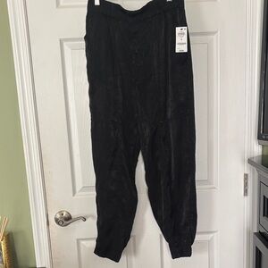 Black Ankle-Length Women's Pants